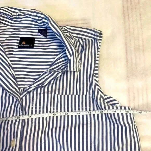 ⭐️2 ⭐️Blouses 👚  for 1 price ! ⭐️ Clean and Washed - Picture 9 of 10